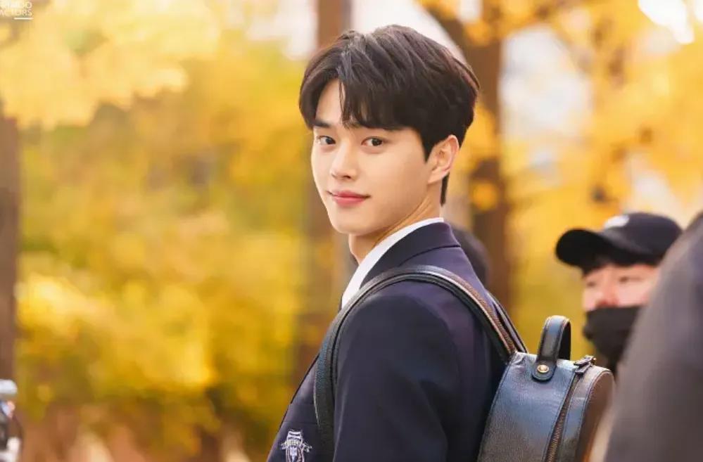 那个AV界的传奇男人,他回来了