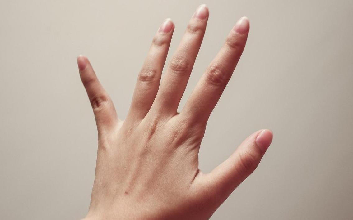 右手发麻血液循环不好怎么治,感觉手发麻是怎么回事