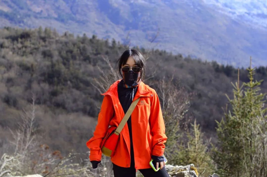 我最爱的红色冲锋衣,红色冲锋衣怎么搭配都丑