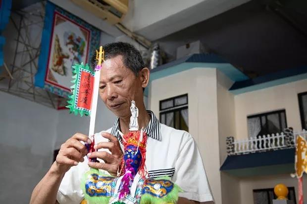 中国人烧给死人的纸扎，被法国博物馆收藏，老外：中国人太浪漫了