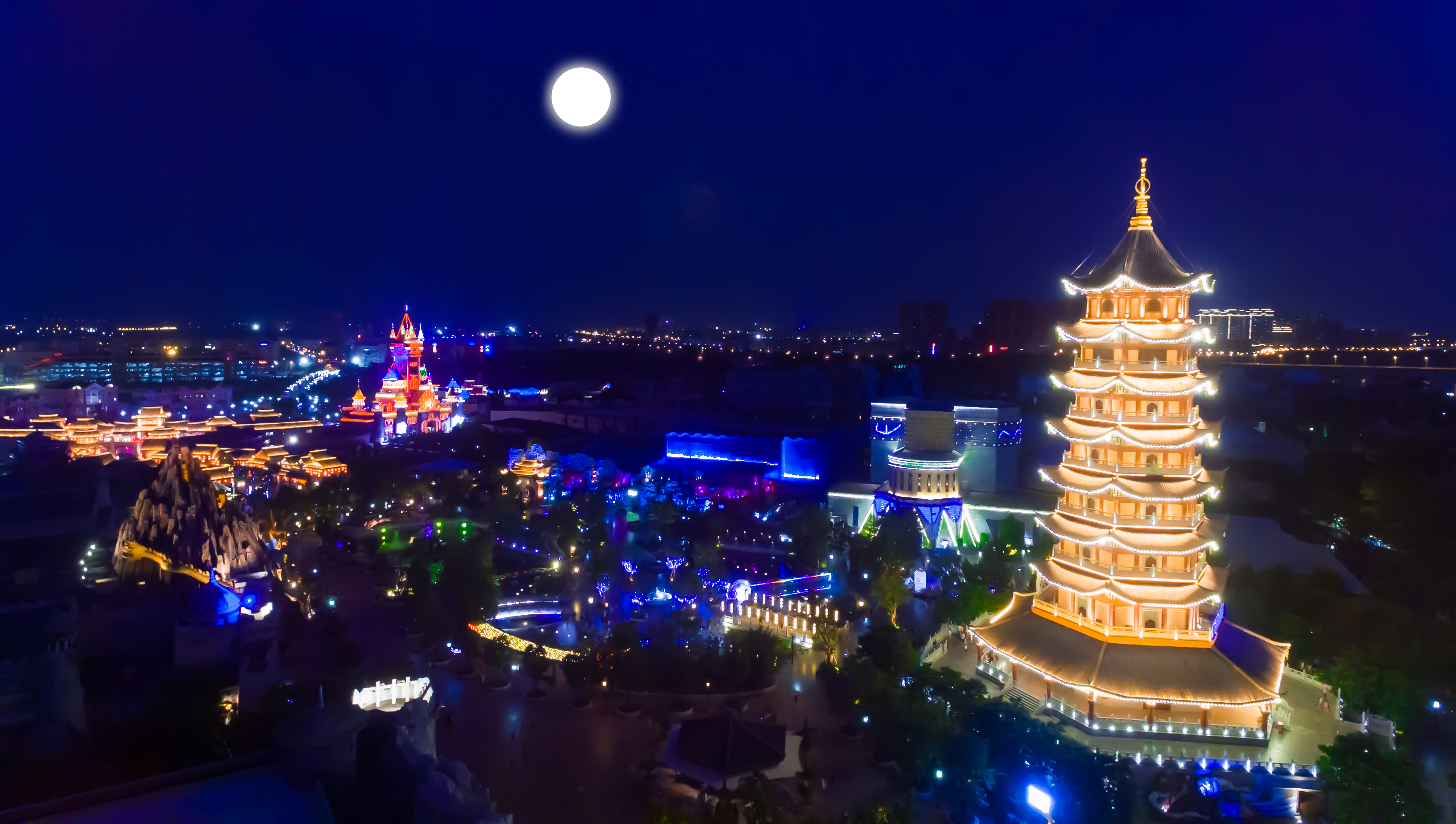 中秋出游家庭唱主角，厦门方特为何备受青睐？现场盛况多图曝光