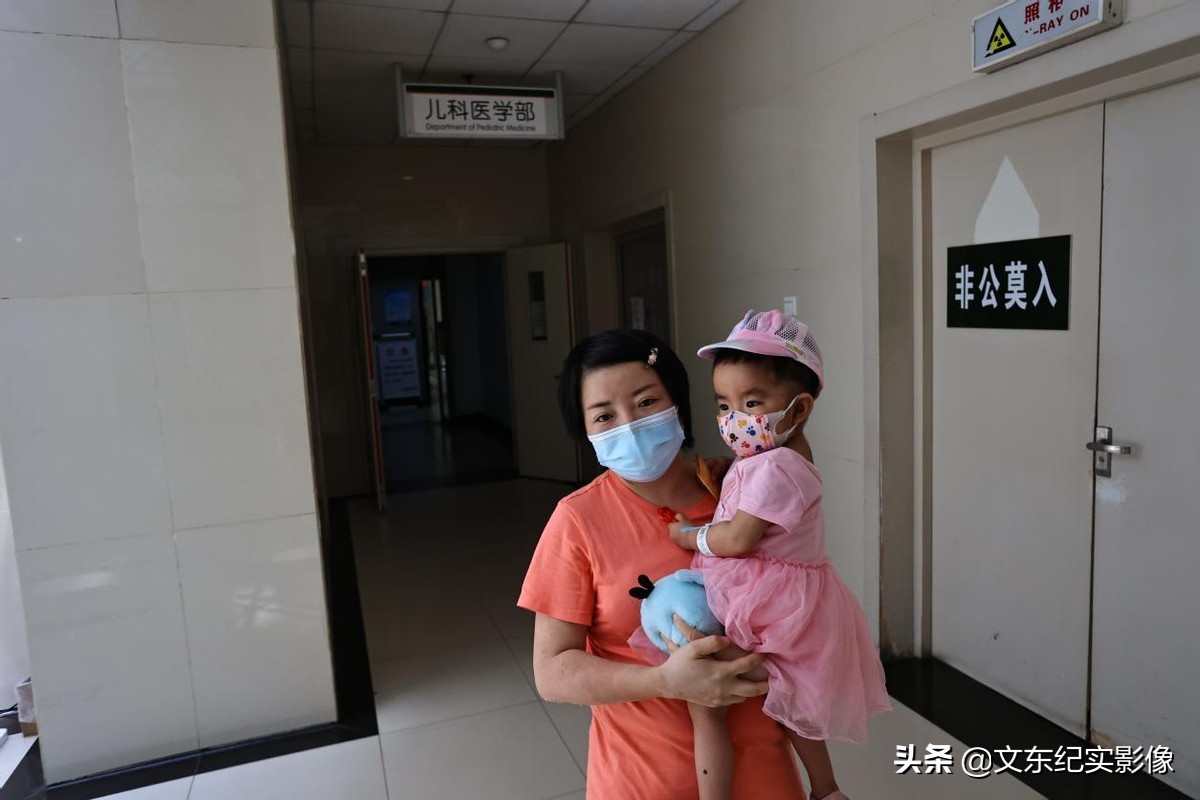 孩子嘴唇白需要到医院做啥检查吗,小孩嘴唇破裂怎么回事