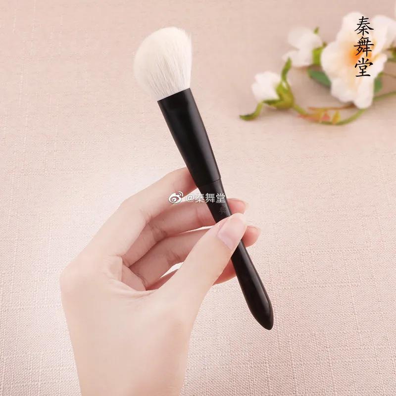 妆后没有想象中好看?想要提升化妆技巧,离不开这些工具