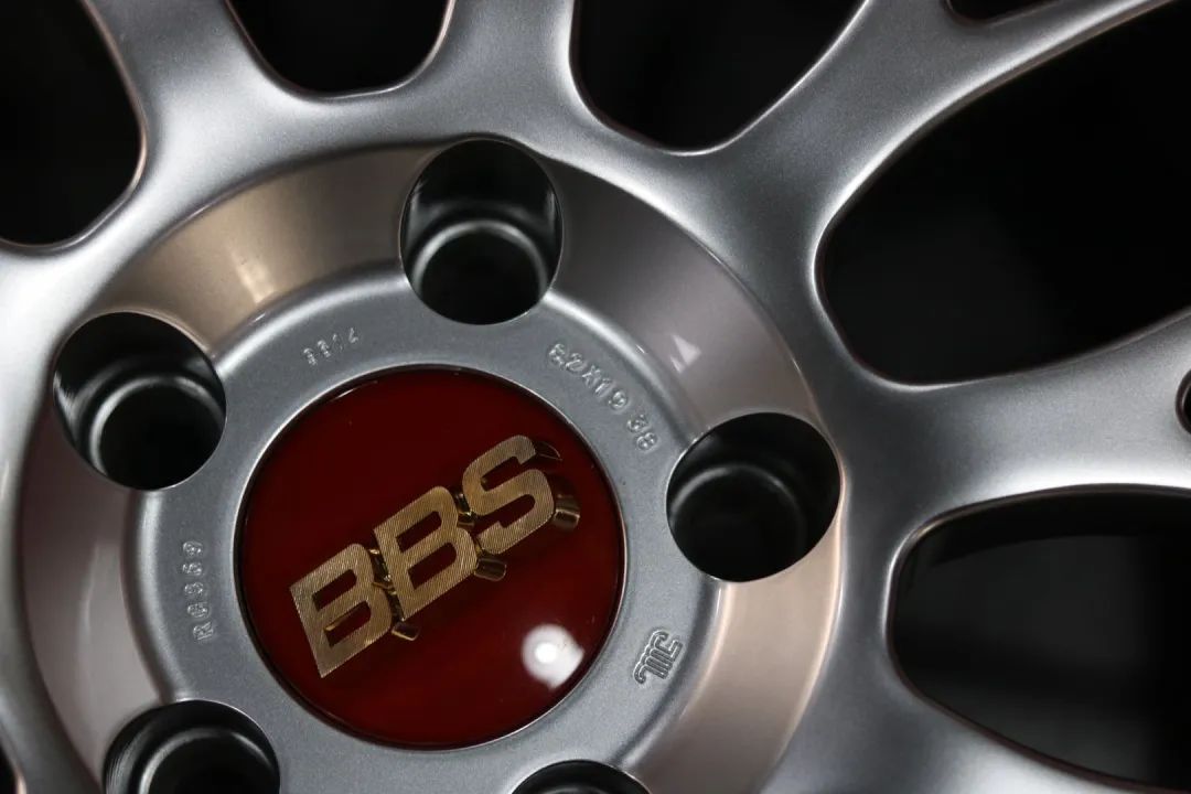 怪兽改造跑车视频,宝马f20120改装