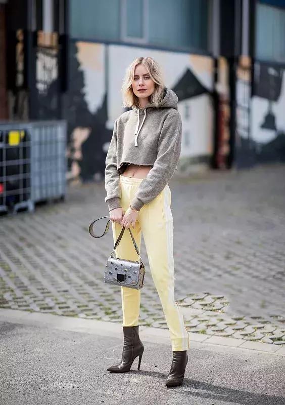 浅浅一抹鹅黄色解锁春日街头清新柔美小仙女Style!