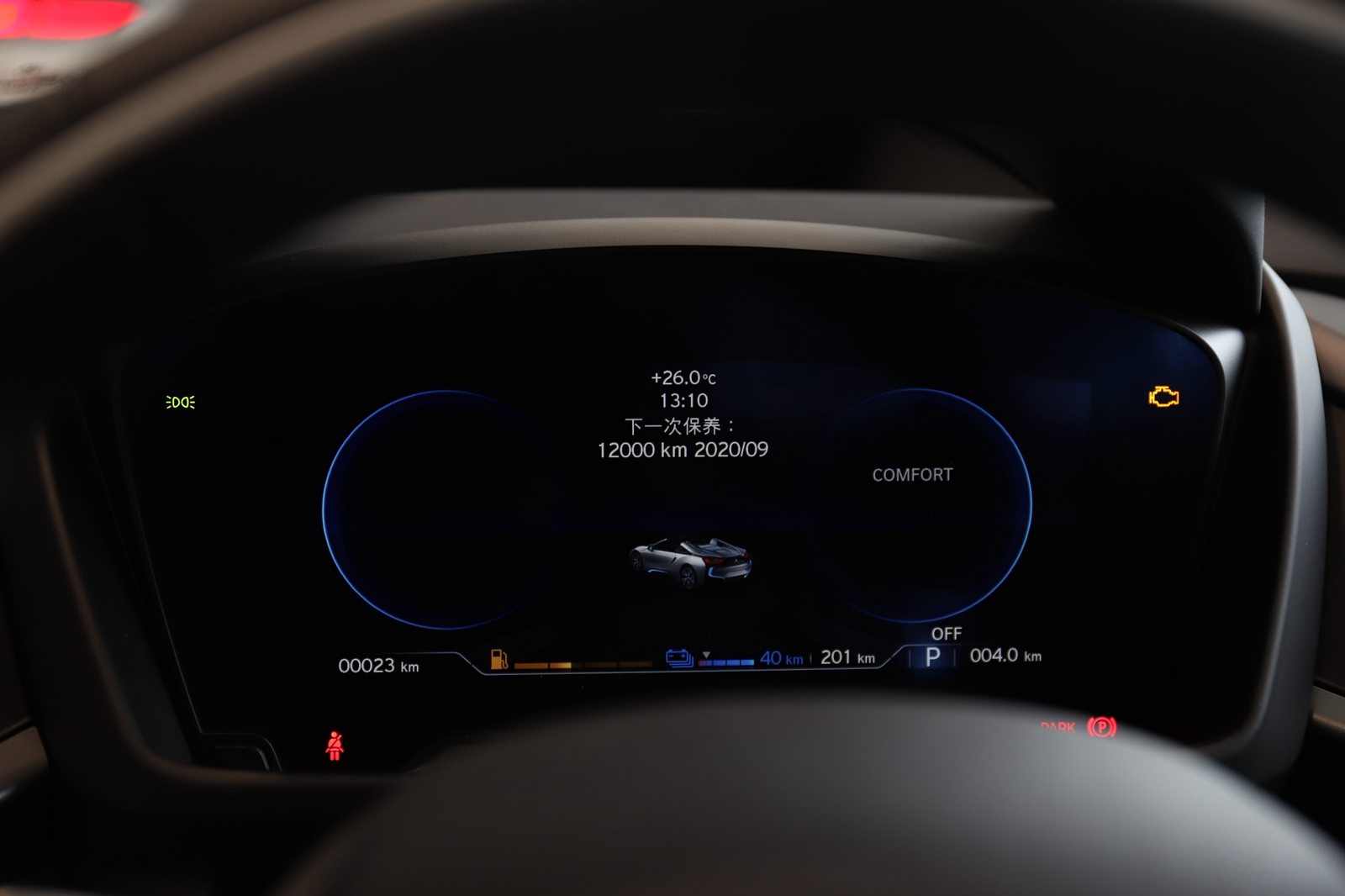 最新款4座宝马敞篷跑车,配有1.5自吸发动机的车