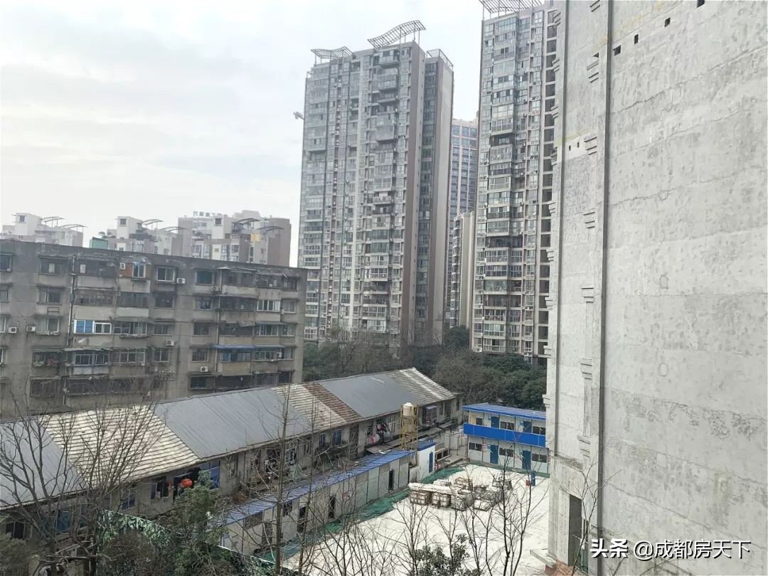 成都高价地接踵入市,一环高密小盘,均2.7万/平,买还是不买?