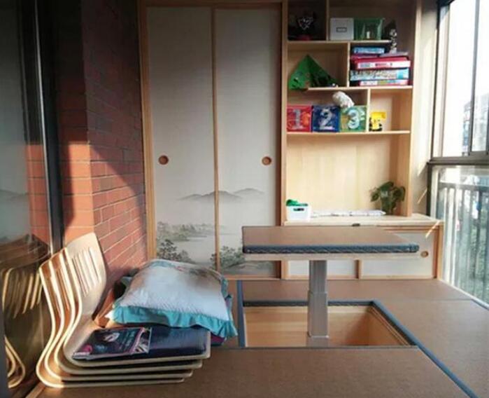 阳台设计20厘米地台榻榻米好看么,客厅阳台的榻榻米休闲区怎么设计