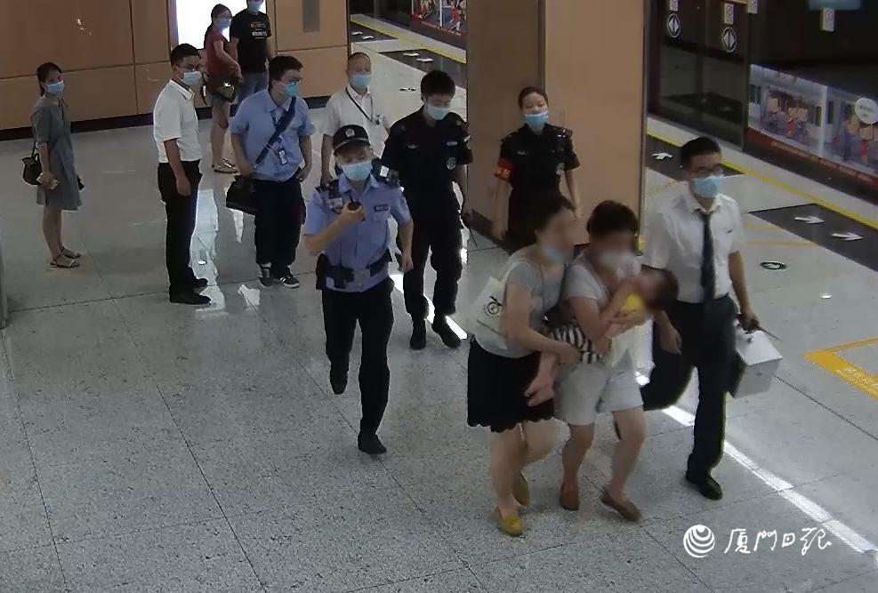 幼儿突然抽搐民警急帮忙,厦门地铁儿童抽搐昏厥
