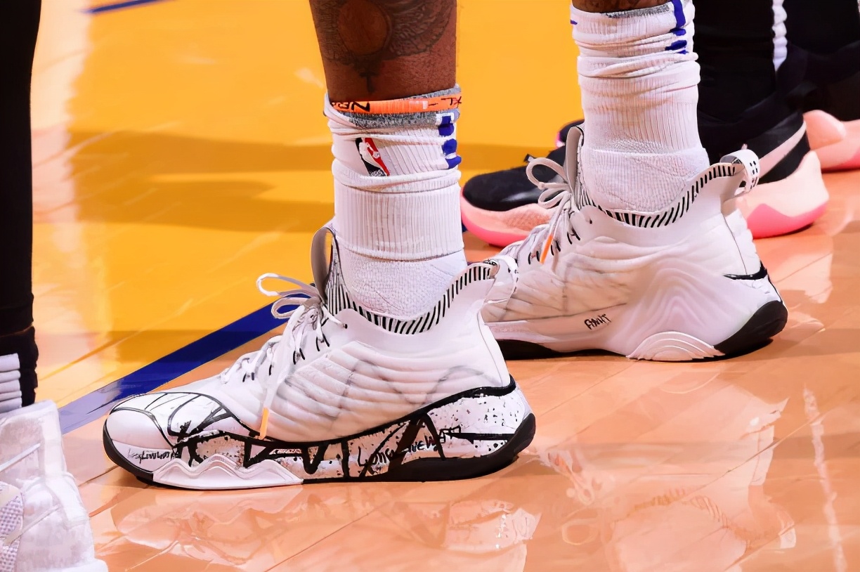 nba巴特勒上脚球鞋4.2,巴特勒上脚驭帅14南海岸配色