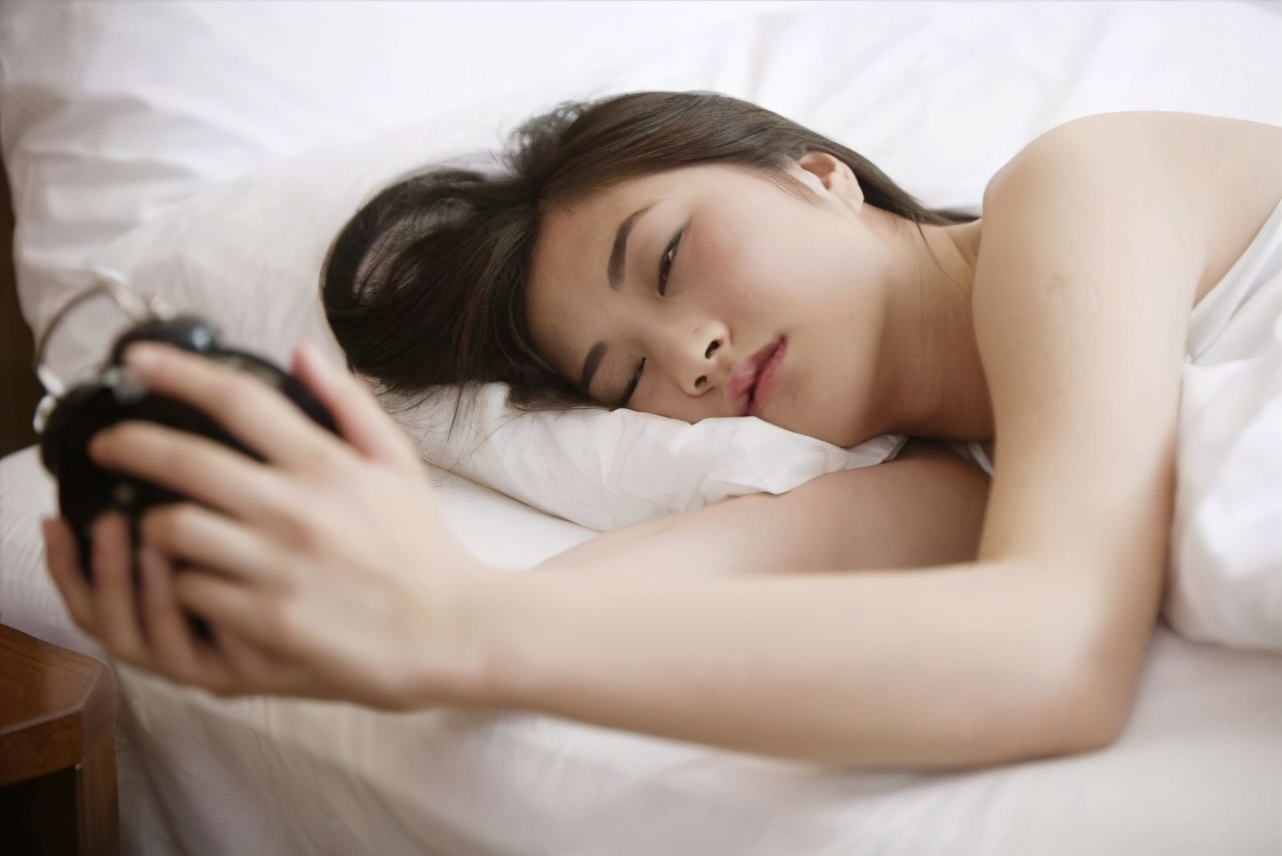 少睡觉人会胖吗,少睡觉会导致变矮吗