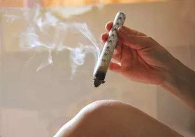 按摩什么穴位能甩掉胳膊拜拜肉,针灸眼疾的常用穴位