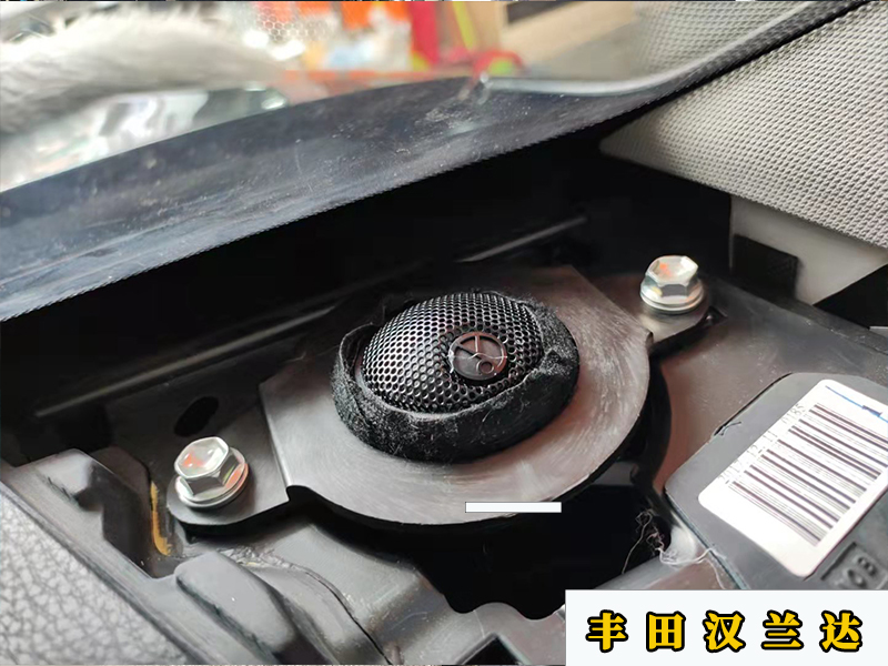 汉兰达无损升级拆车jbl音响,汉兰达加装两个高音喇叭和低音炮