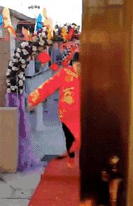 搞笑gif开心一刻,搞笑gif段子妹子你太皮了