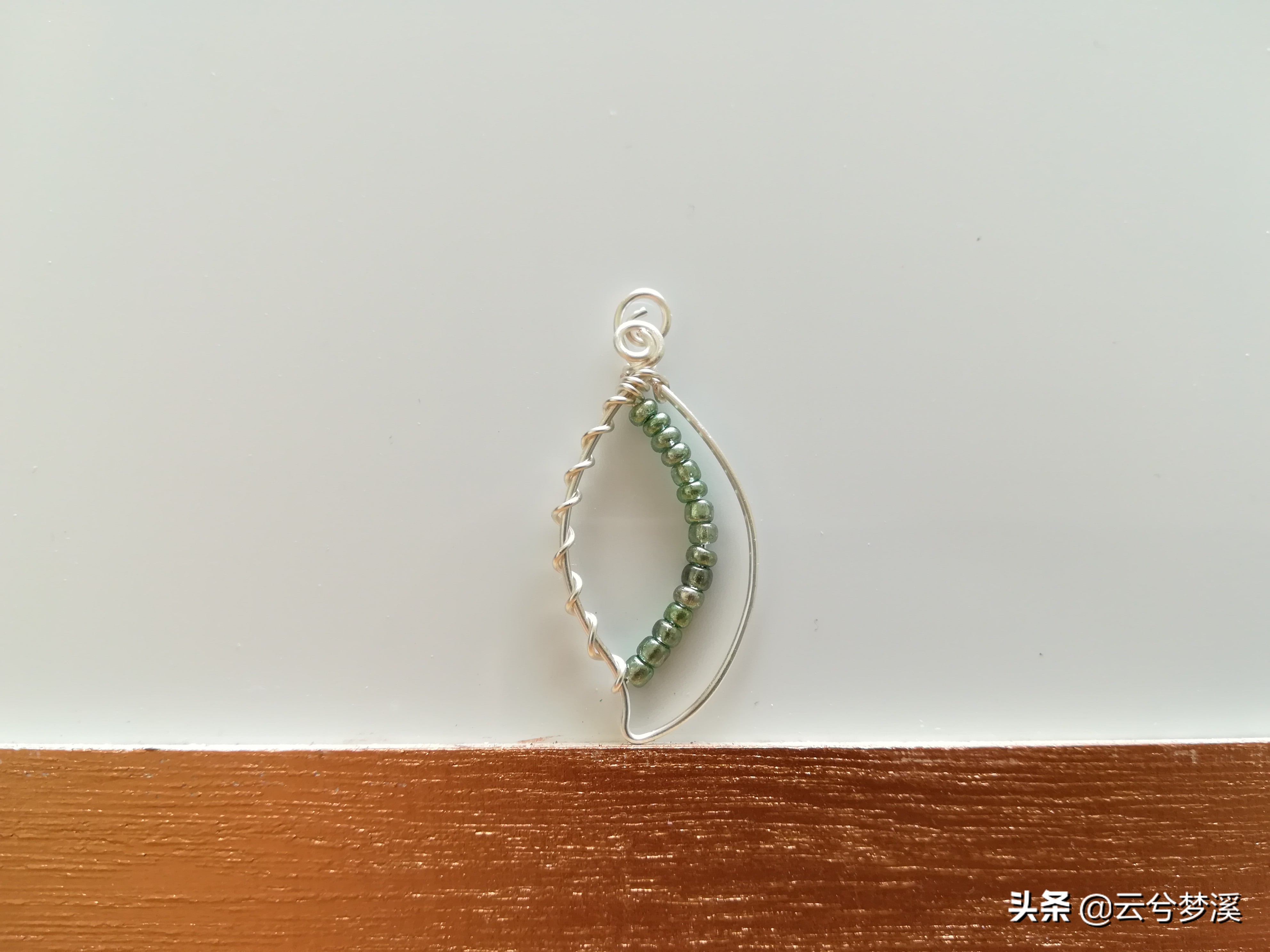 制作一片绿叶将春色戴在身边,一起期待春暖花开