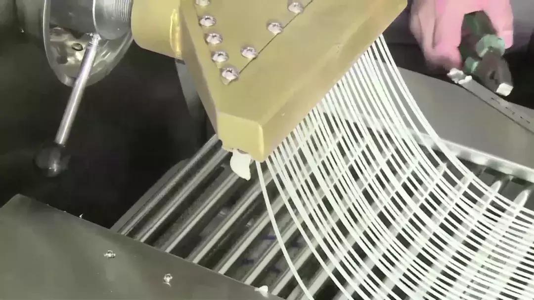 全自动凉皮机好用吗,最新型全自动凉皮机器的价格