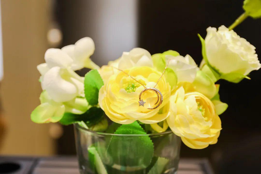 不看血亏！5.9折的克拉钻、买正装送正装的YSL，成都就这儿有