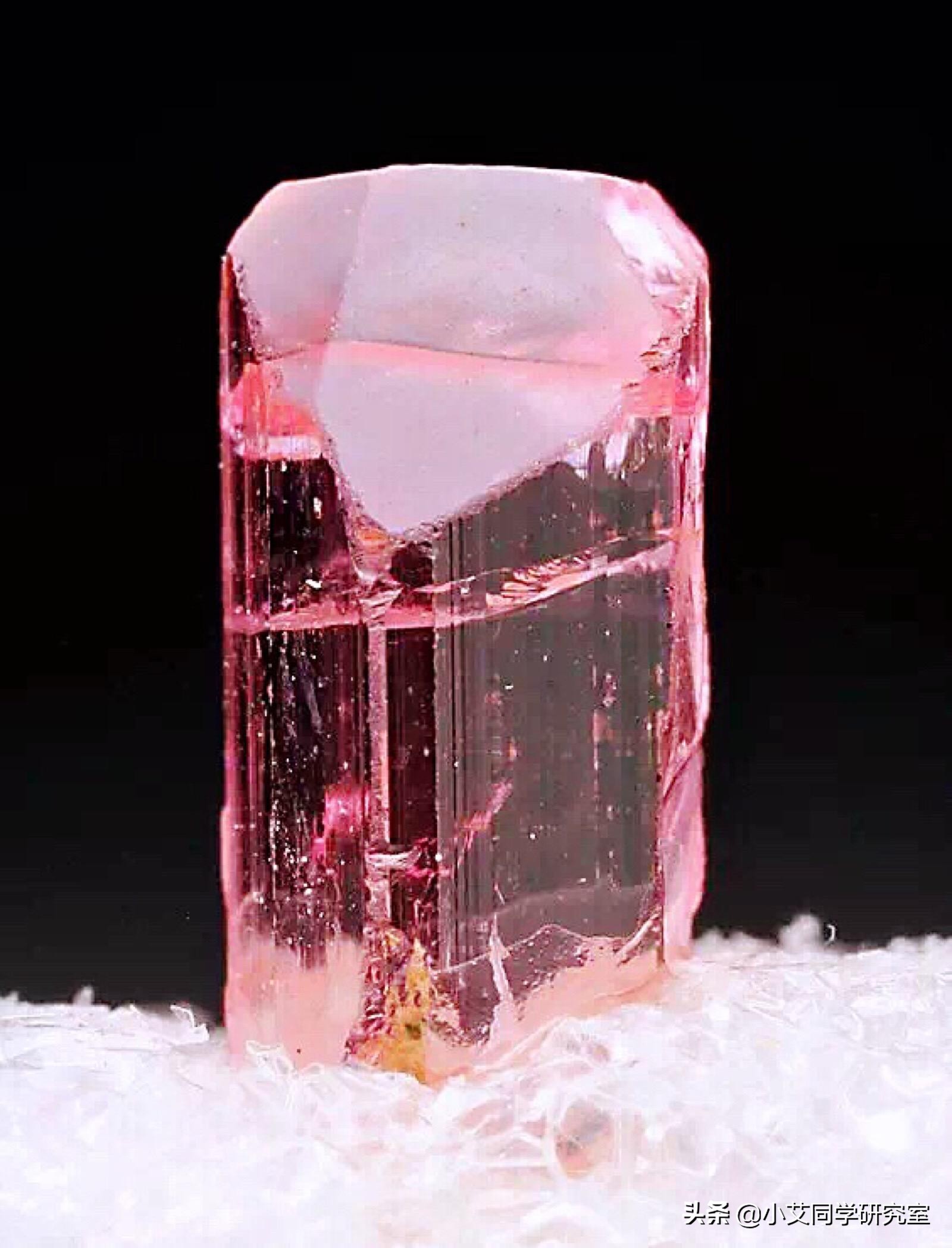 红宝石是什么档次的宝石,红色宝石价格低和高的区别在哪里