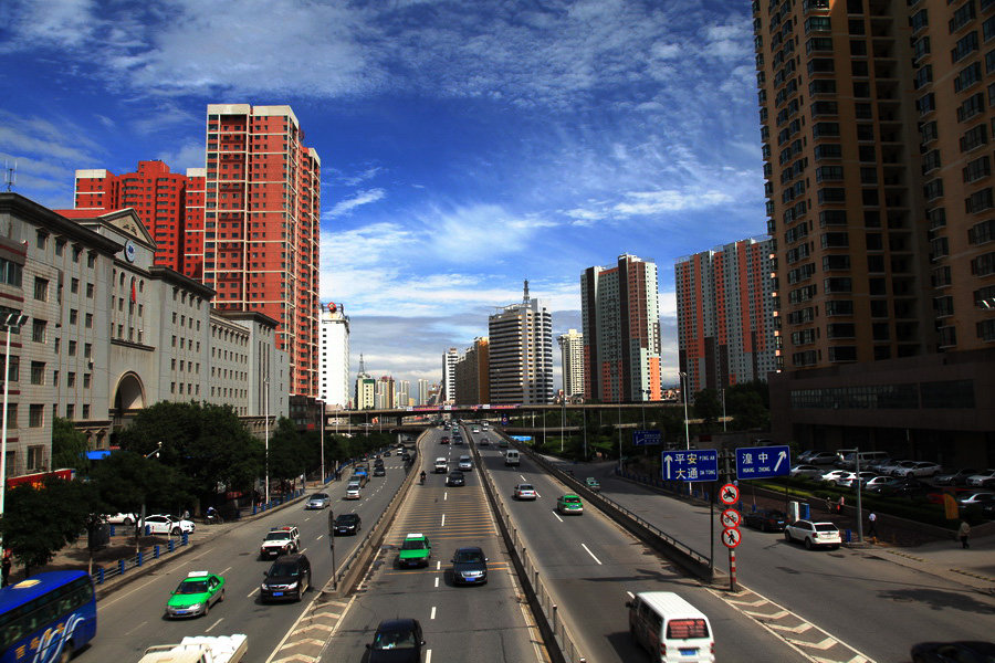 西宁的房价和物价高不高,生活在西宁一个月2000元够吗