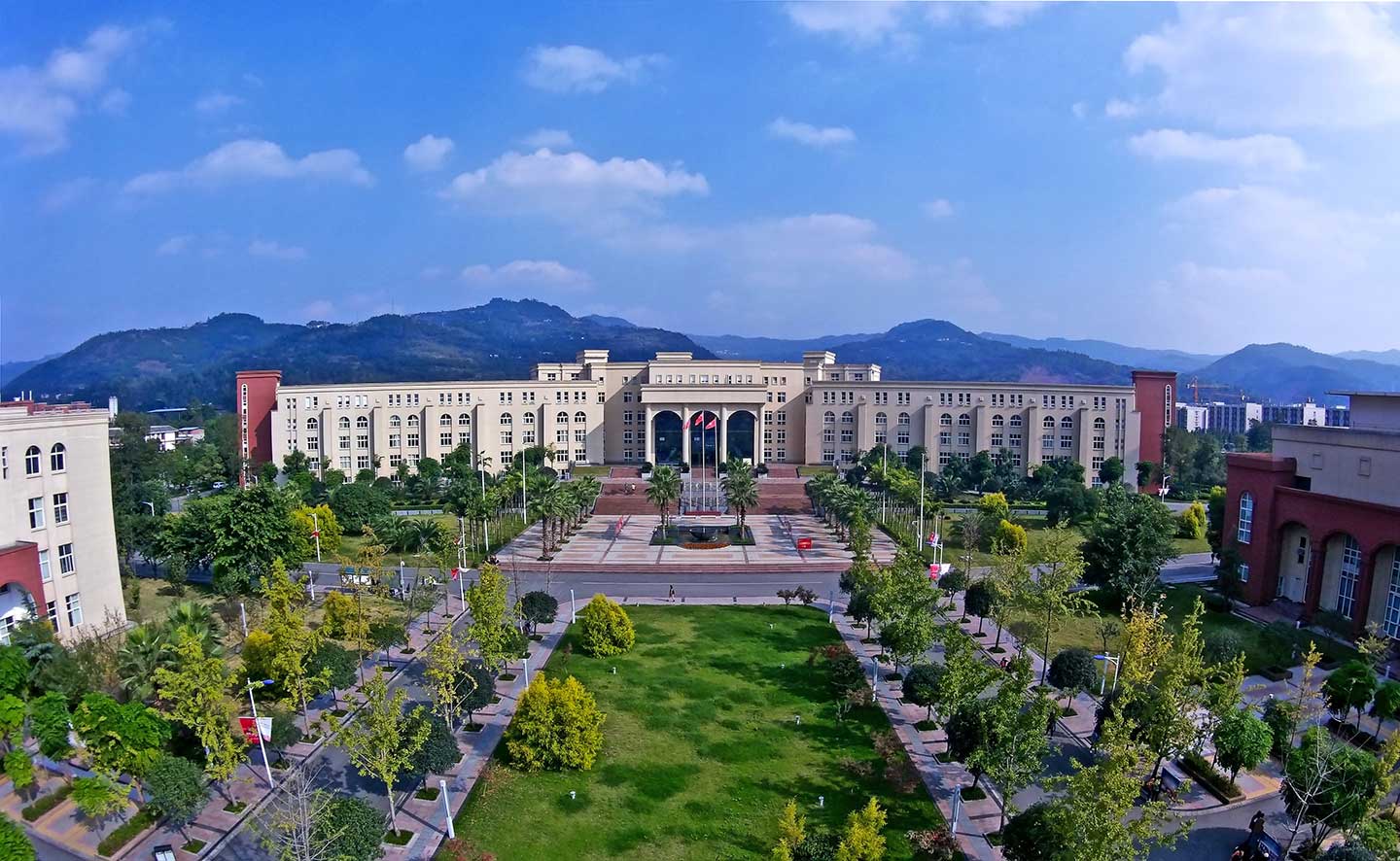 曾受到澳大利亚前总理陆克文的访问,成都文理学院魅力在哪?