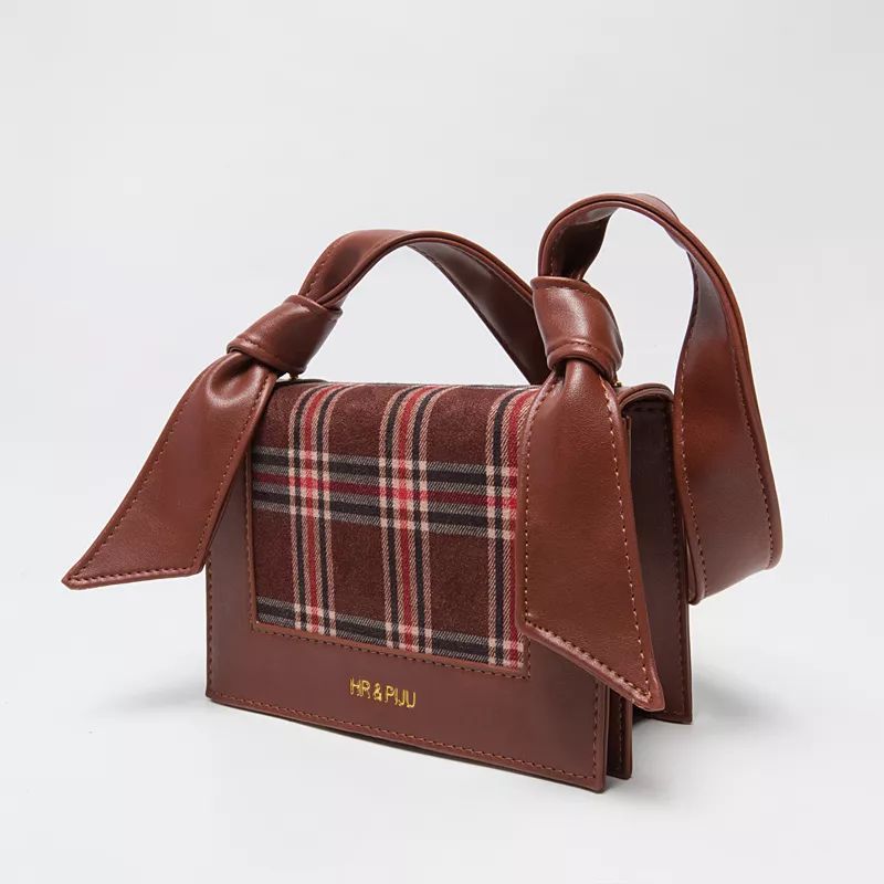 淘宝店铺包包200元,淘宝小ck包100多是正品吗