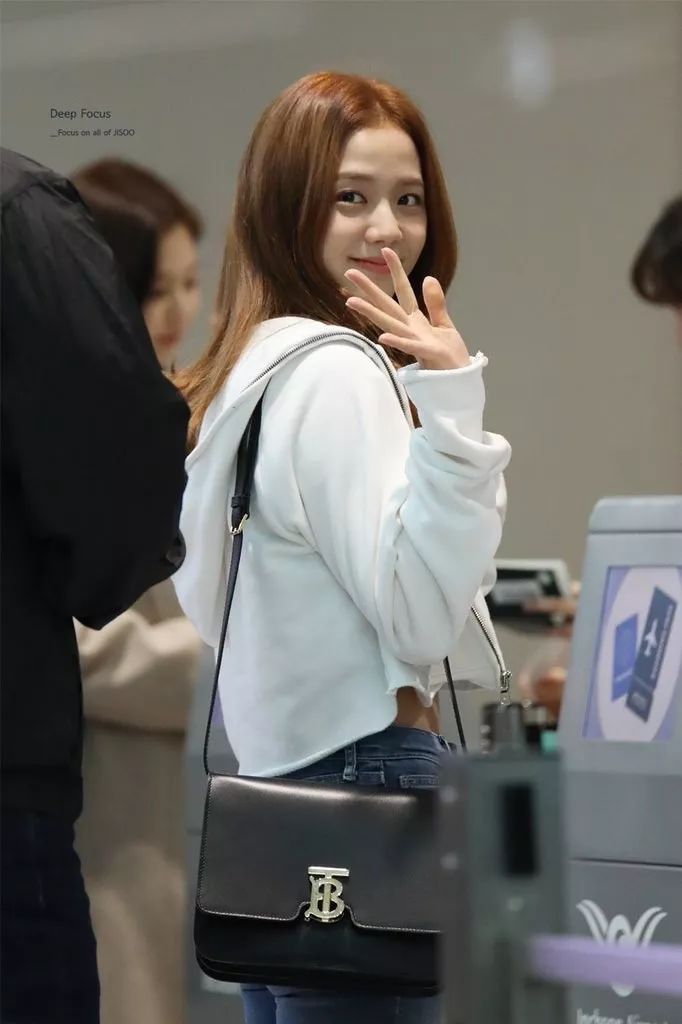 blackpink19年收藏盒团照,blackpink联名款包