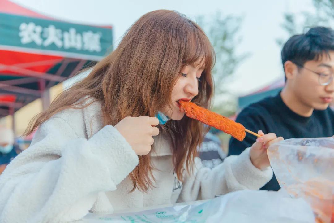 校园美食节登上热搜，*疆新**师范大学没想到你是这样的