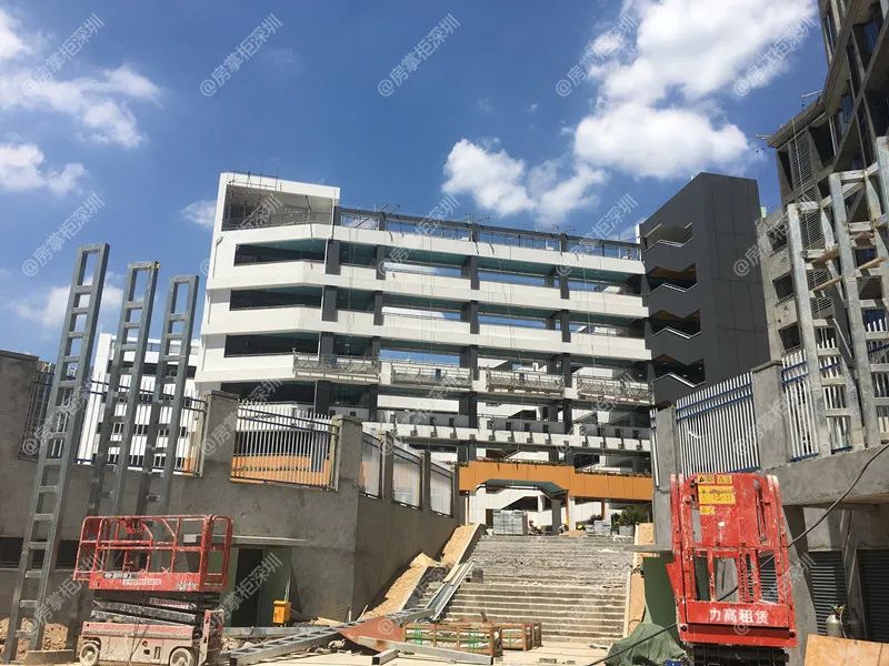 8年换3个开发商!百外小学即将落成,百合公园小镇住宅却没动静…