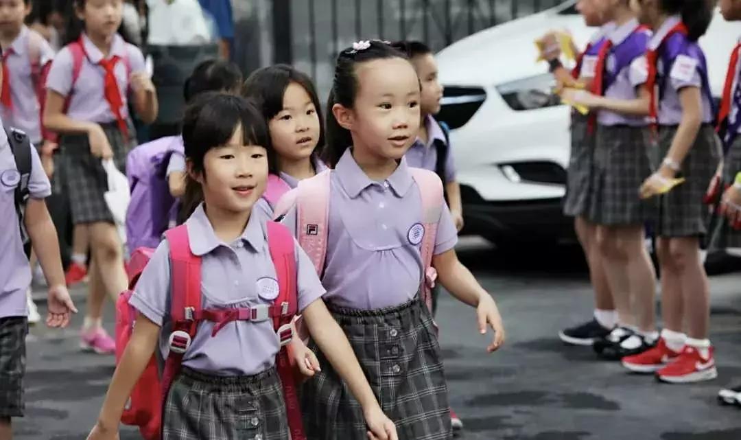 上海小学校服,上海惠灵顿校服