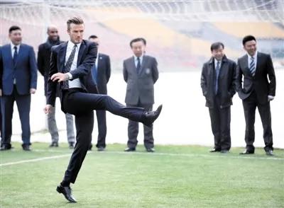 皮鞋穿脏了又有皱纹怎么办,黑皮鞋蹭痕修复小妙招