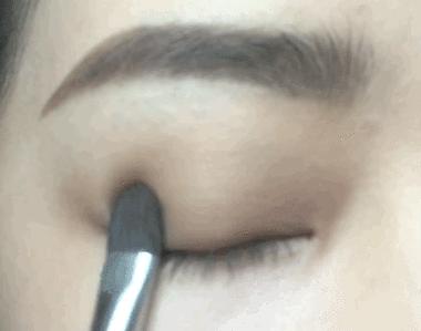 眼影的正确化妆步骤,眼影化妆的正确步骤初学者