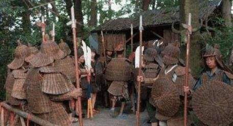 孔明火烧藤甲兵为何却说必损阳寿,孔明火烧曹仁大军完整版