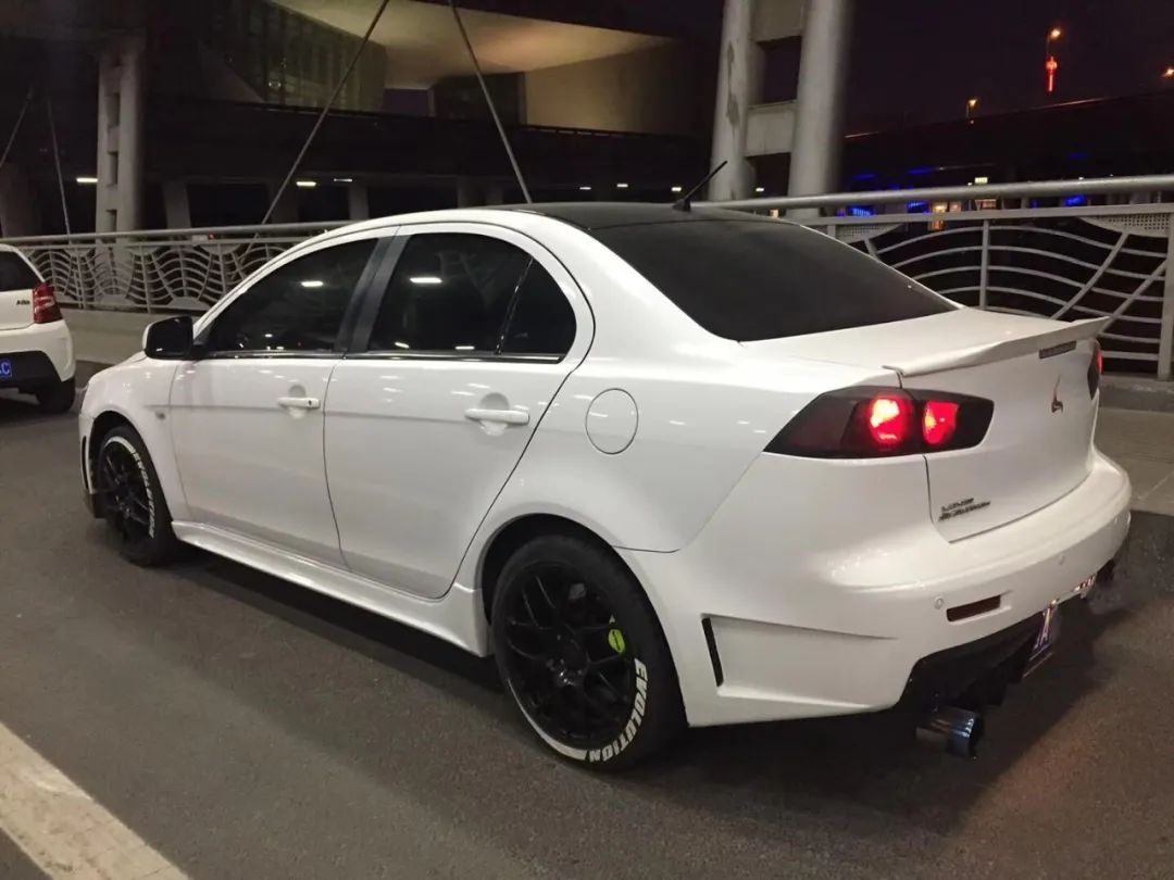 4年时间小伙轻松拿下百万奔驰,5万入手翼神怎么玩最有气质