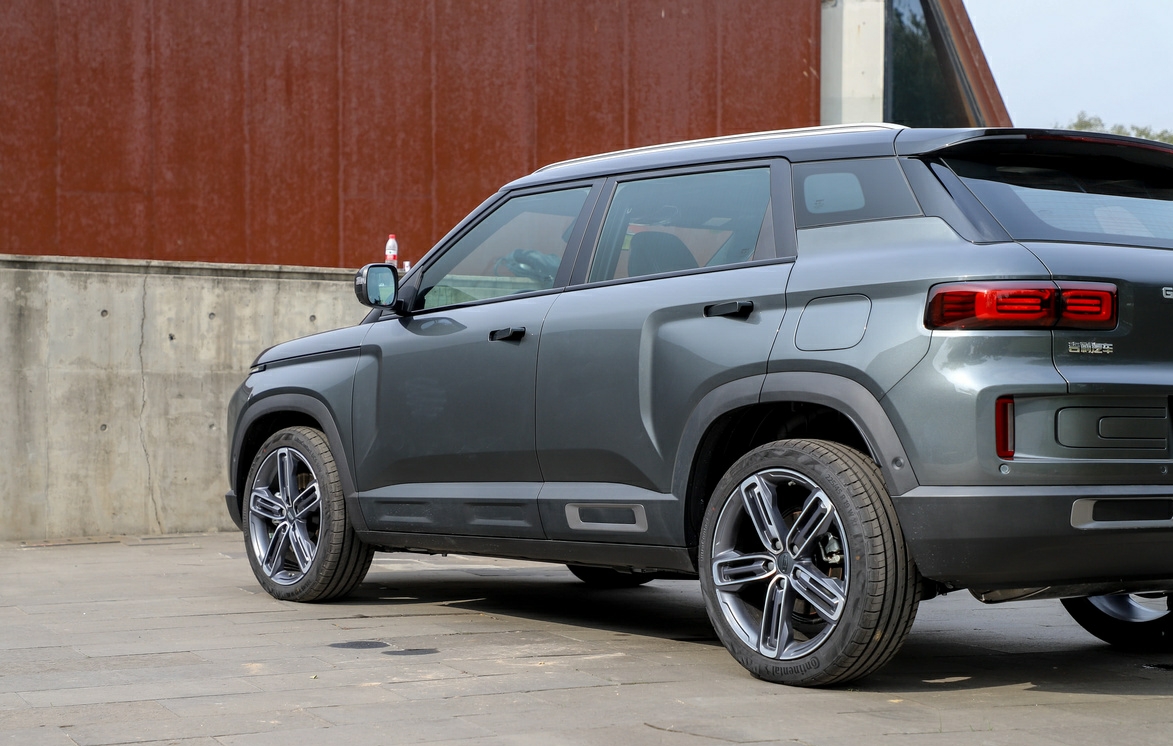 吉利果然没有食言，小路虎来袭，177Ps配智能滑行，价格还亲民