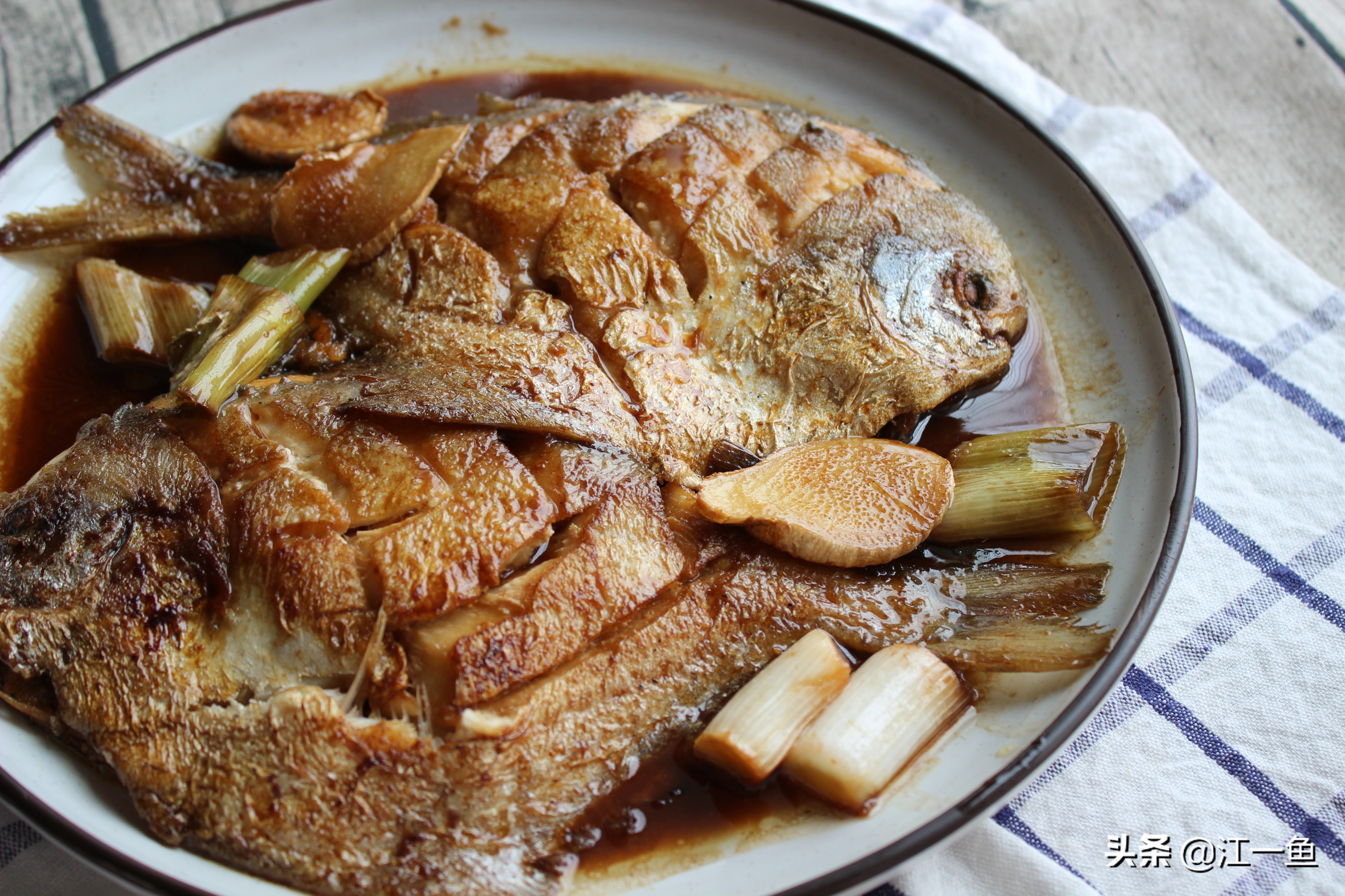 银鲳鱼清蒸好吃还是红烧好吃,红烧银鲳鱼正宗做法