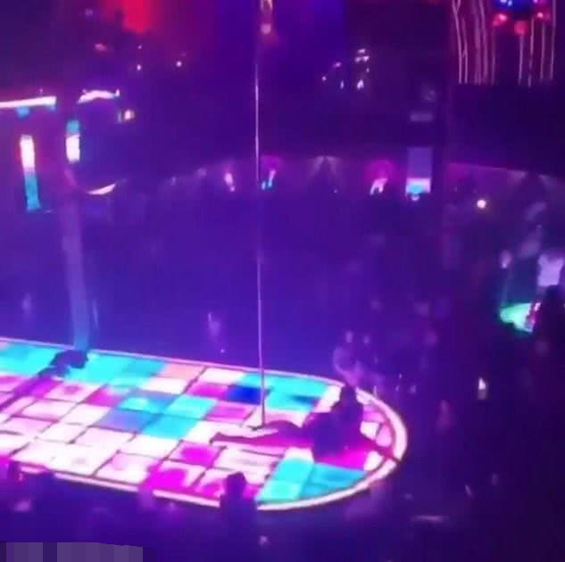 舞娘失手从6米高钢管摔到地面！下巴被摔碎！发众筹请求帮助