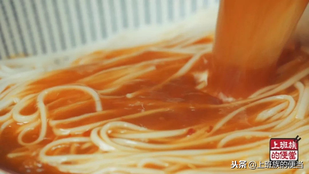 面条最好吃的做法,大口吃肉大口喝汤,比面馆里的过瘾多了!