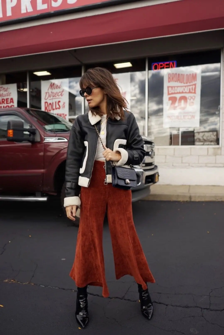 阔腿裤过时了初秋老爹裤时髦显瘦,阔腿裤已过时现在都流行穿初恋裤