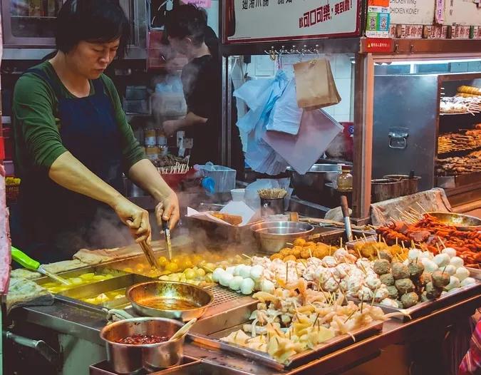 摆地摊卖什么可以线上线下,线上带货线下摆地摊
