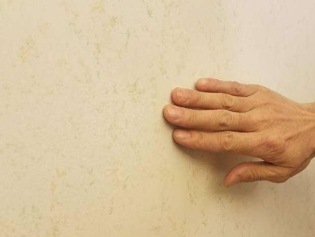 衣服静电粘身快速去静电小妙招,衣服静电怎么消除最简单方法