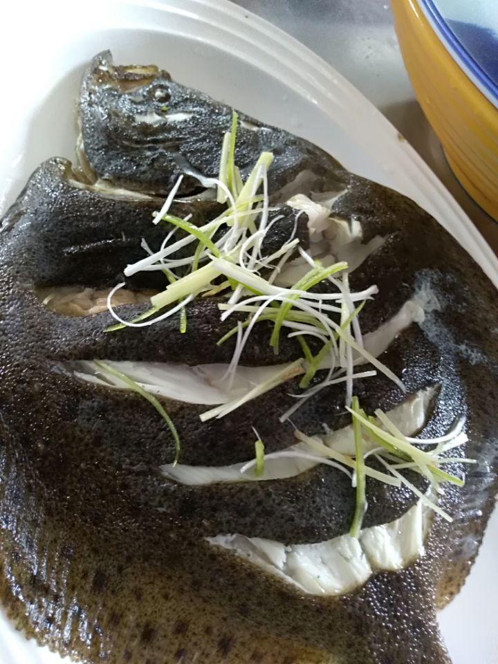 老东北美食清蒸多宝鱼的正确方法,清蒸多宝鱼这样一做比饭店都好吃