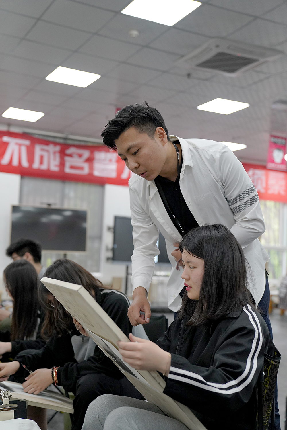 陕西西安丹青美术招生,零基础学美术之路