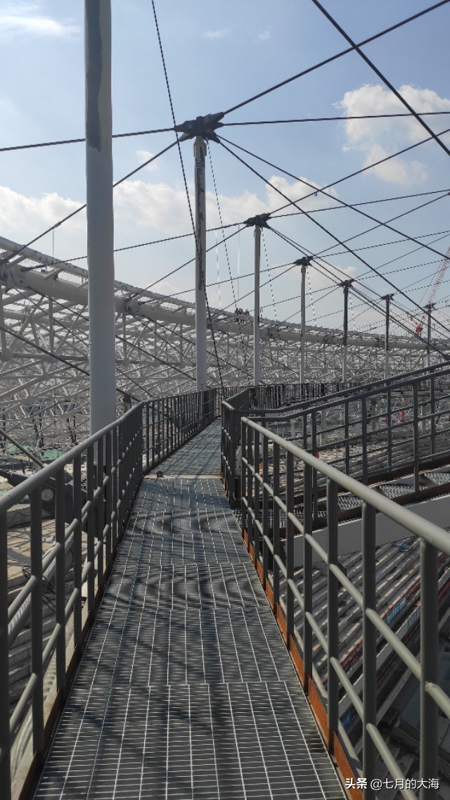 凤凰山体育中心足球场高清,凤凰山体育中心专业足球场