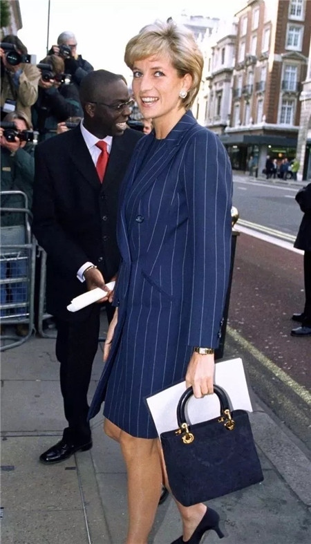 包包选择搭配,秋冬包包怎么挑选好看