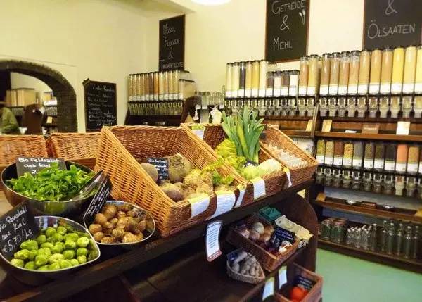 德国俩姑娘开了一杂货铺：零污染，不包装，回归食物本质，超火爆