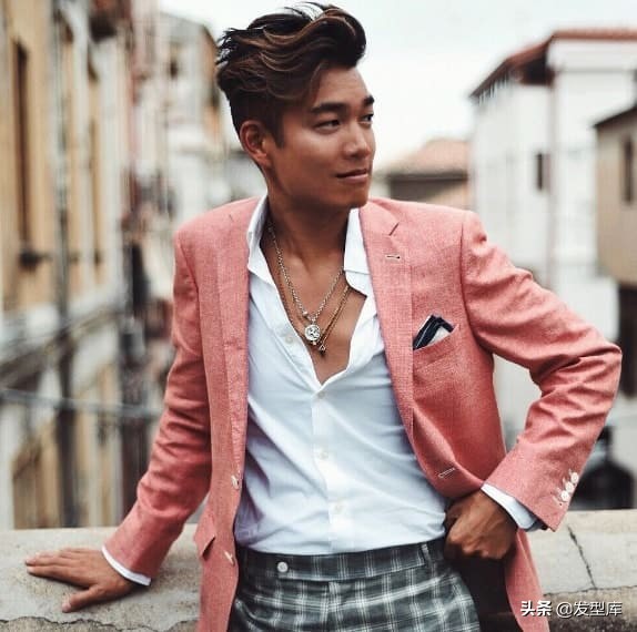 男士两边推干净后面扎马尾的发型,男士发型2020流行发型两边铲后面