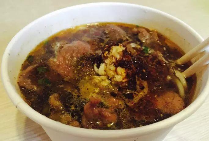 爱吃米粉的有福了，武汉生烫牛肉粉推荐