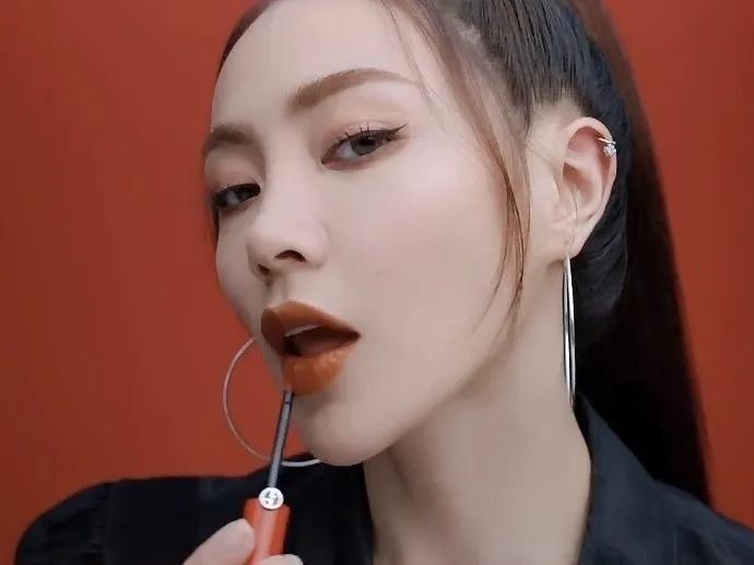 别再乱买了，今夏超显白的8支口红都在这里，太好看了