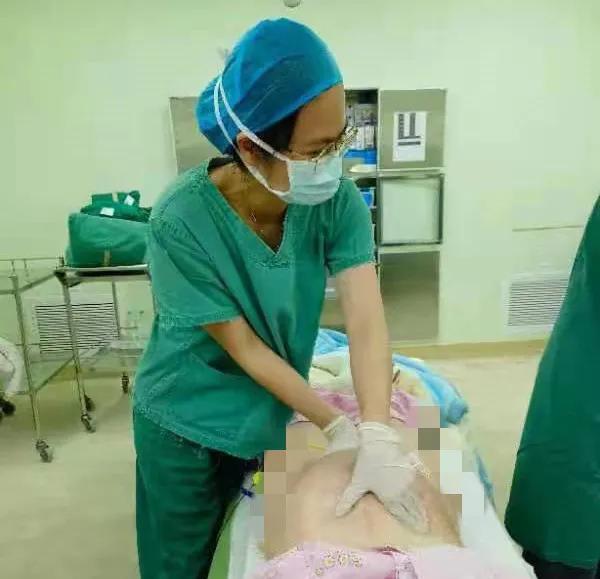 纠正胎位乾坤大挪移多少米,医生帮孕妇挪胎位