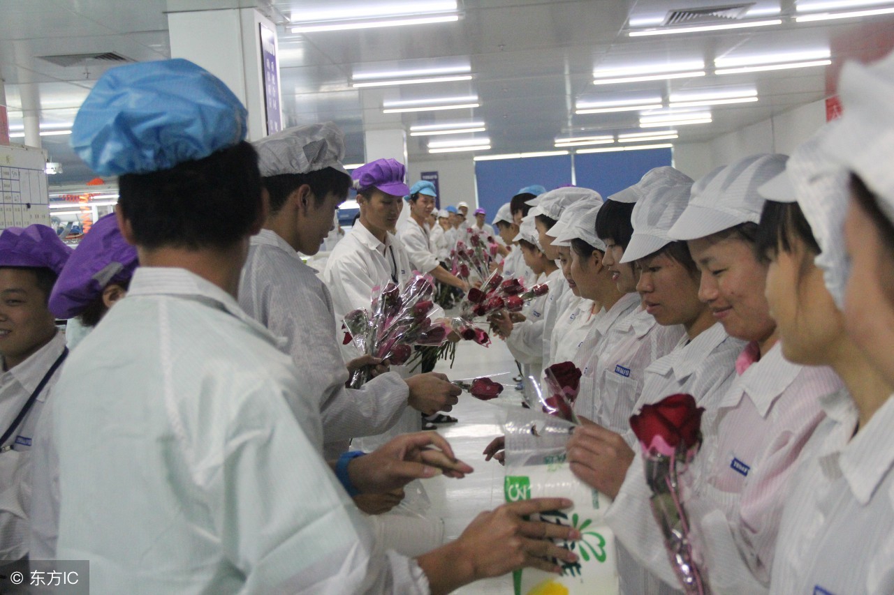 可以修改原始考勤记录数据的是哪种人脸指纹考勤机？